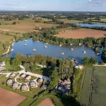 Village Flottant De * Pressac