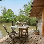 롯지 Village Flottant De