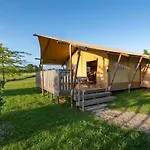 롯지 Village Flottant De *