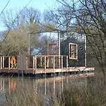 Village Flottant De 롯지