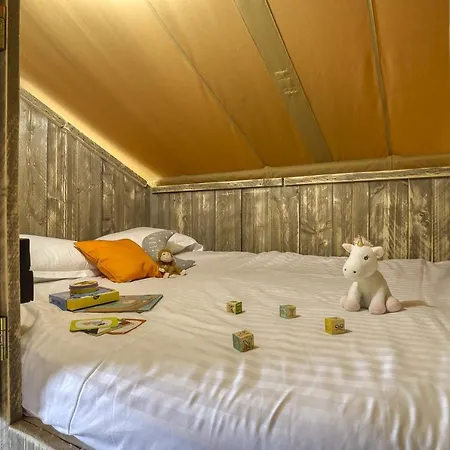 Village Flottant De * Pressac