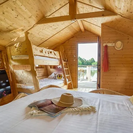 Village Flottant De *