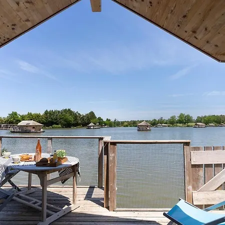 Village Flottant De * Pressac