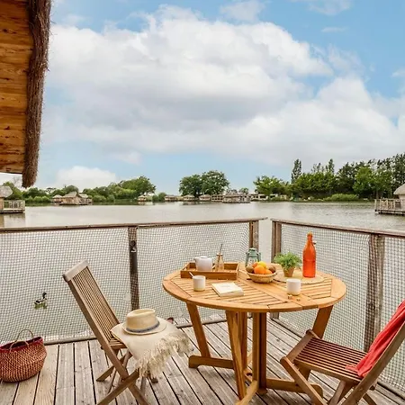 Village Flottant De *