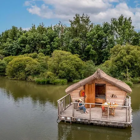 Village Flottant De * Pressac