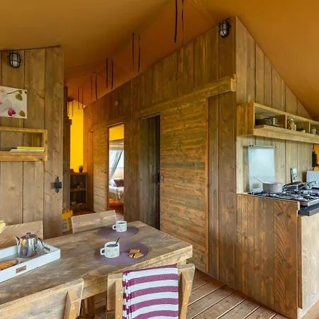 Village Flottant De Pressac