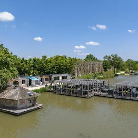 Lodge Village Flottant De