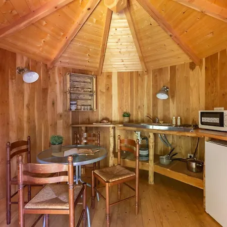 普雷萨克弗罗丹村山林小屋