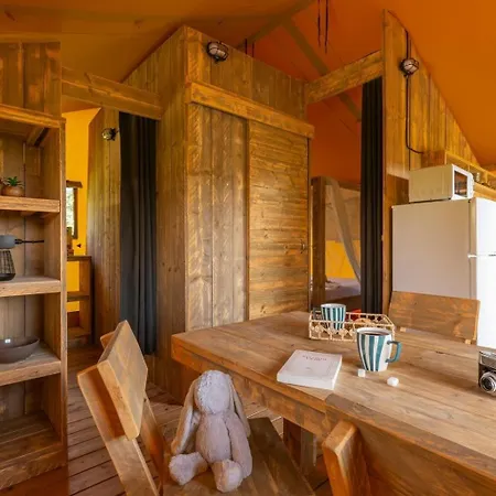 Village Flottant De Lodge