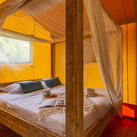 Village Flottant De Lodge *