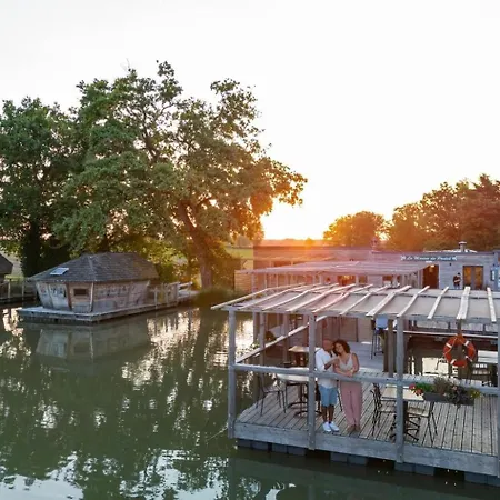 Lodge Village Flottant De Pressac