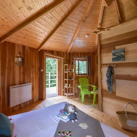 普雷萨克弗罗丹村山林小屋 *