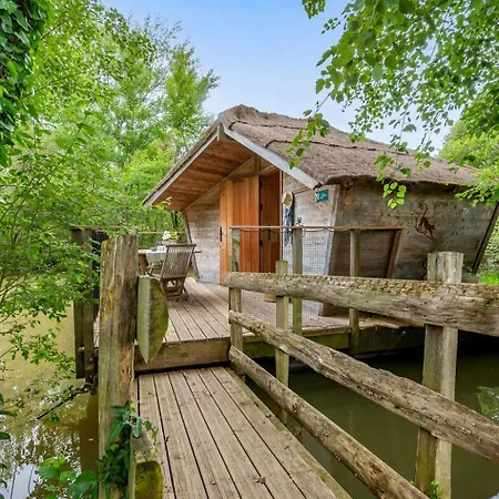 普雷萨克弗罗丹村山林小屋 *