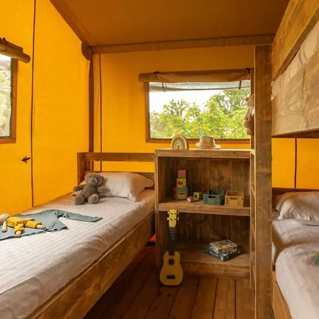 Village Flottant De * Pressac