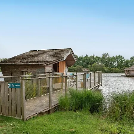 Village Flottant De Lodge