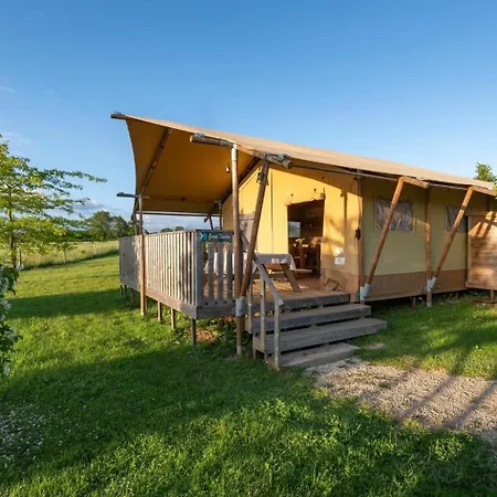 Lodge Village Flottant De *