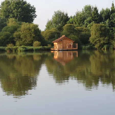 Lodge Village Flottant De *