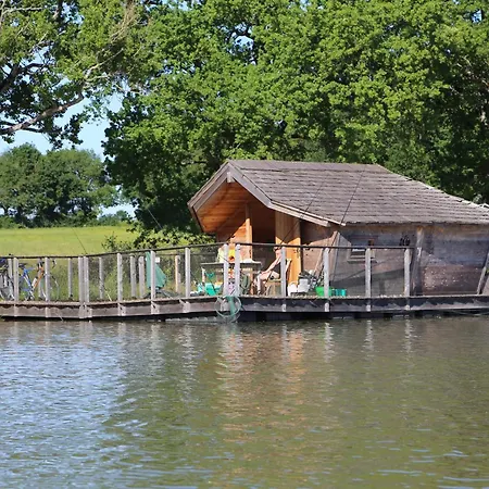 Village Flottant De * Pressac