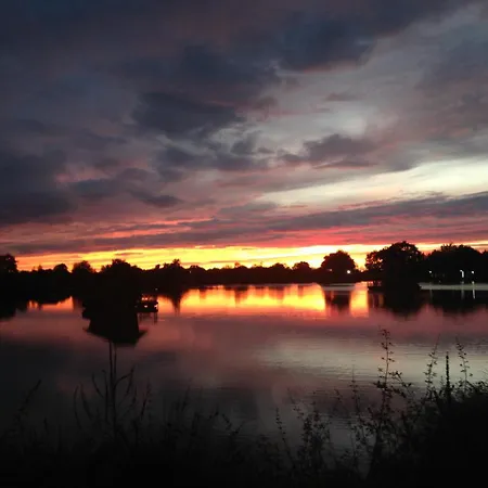 Village Flottant De Pressac