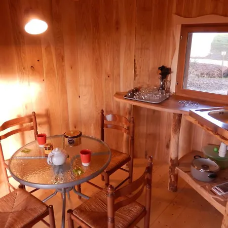 普雷萨克弗罗丹村山林小屋 *