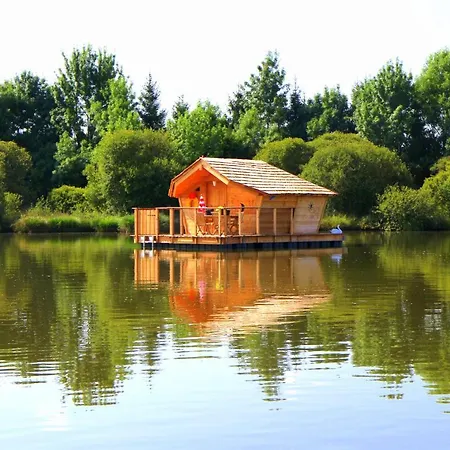 Lodge Village Flottant De *