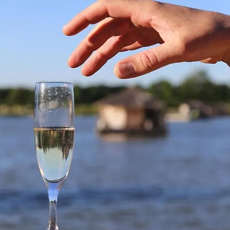 Village Flottant De Lodge Pressac