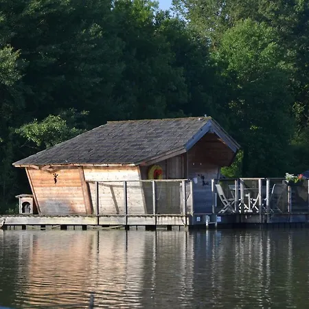 Lodge Village Flottant De *