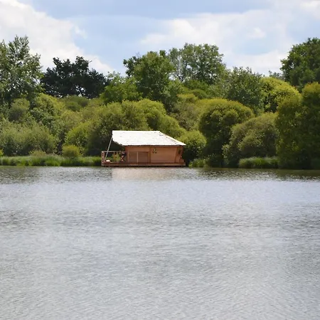 Village Flottant De * Pressac