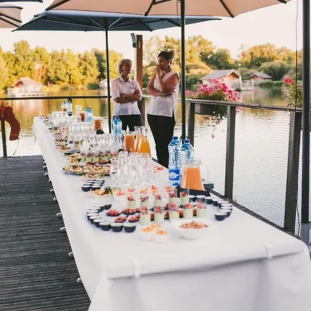 Lodge Village Flottant De