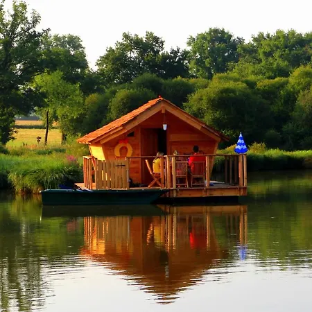 Village Flottant De Chata *