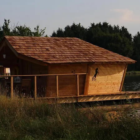 Village Flottant De *