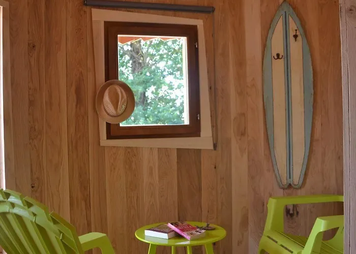 Lodge Village Flottant De *