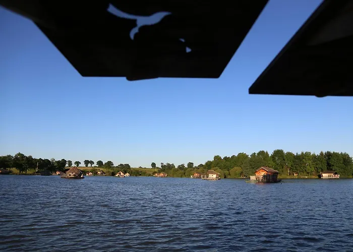 Lodge Village Flottant De *